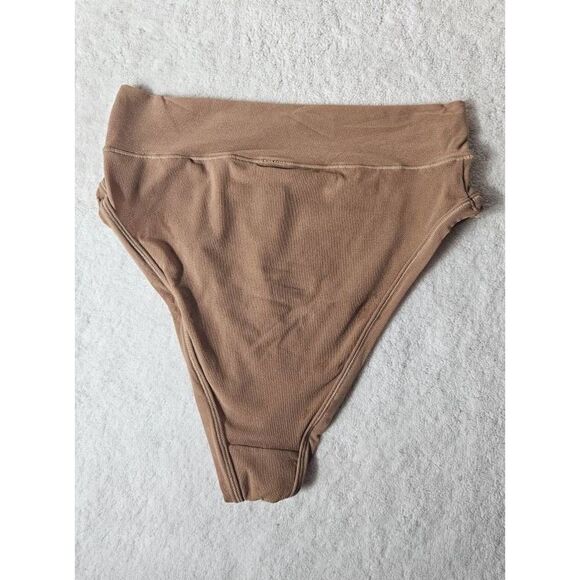 Skims hi cut panty Nwt - Picture 7 of 9